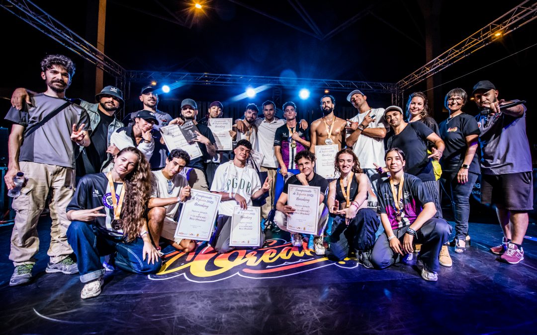 Bboys and Bgirls rock the Extreme Barcelona crowd with epic Breaking Battles
